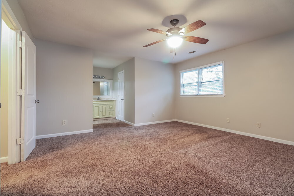 Building Photo - 564 Clubhouse Dr SE