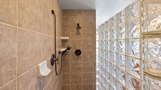 Building Photo - Beautiful Boise home