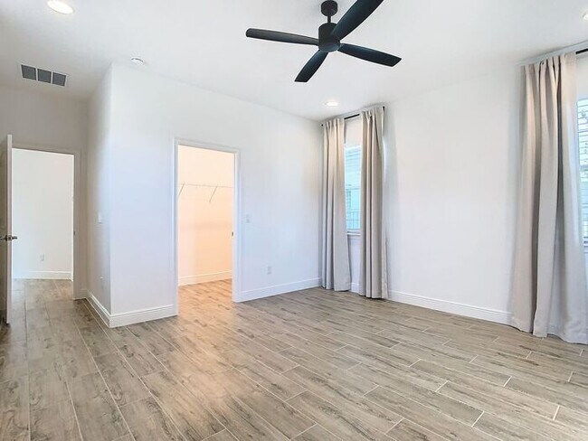 Building Photo - Gorgeous 3/2 Modern Home with a 2 Car Gara...