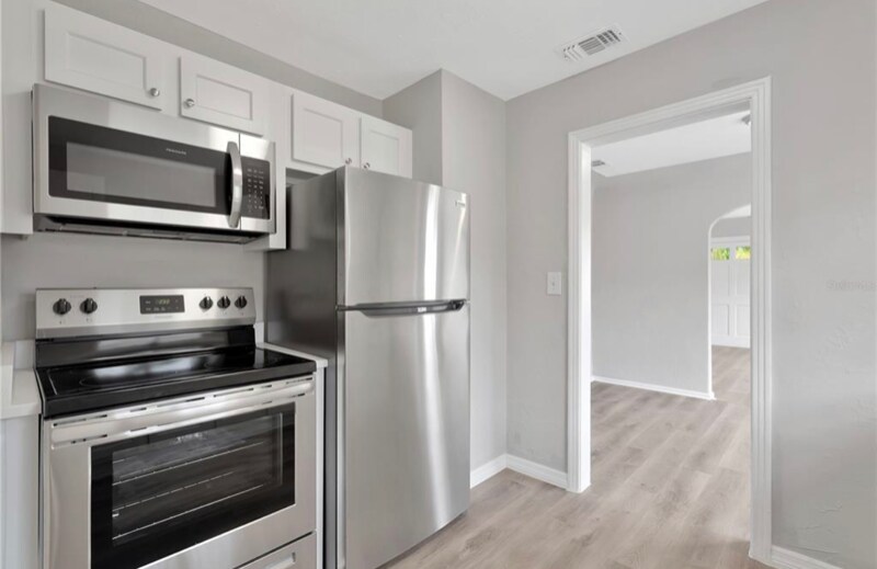 Building Photo - 925 17th St S