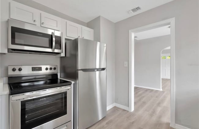 Building Photo - 925 17th St S