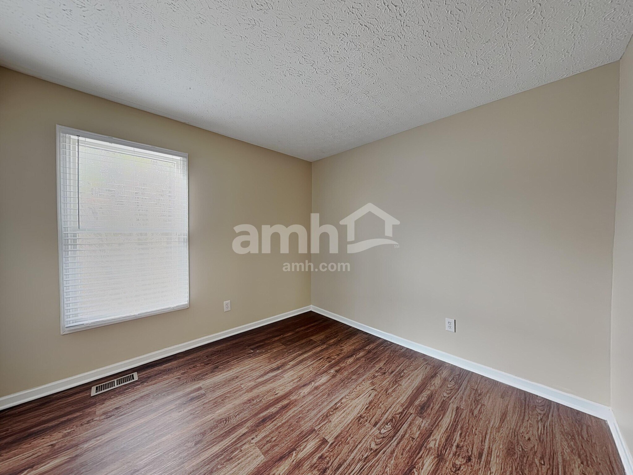 Building Photo - 2855 Southfield Village Dr