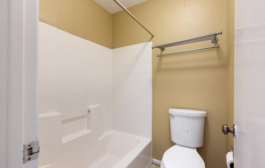 Building Photo - 4520 Shallowford Cir