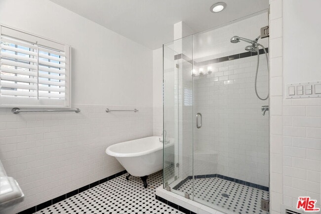 Building Photo - 329 N Swall Dr