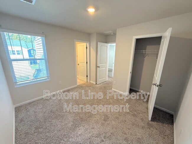 Building Photo - 1066 Plumcrest Dr