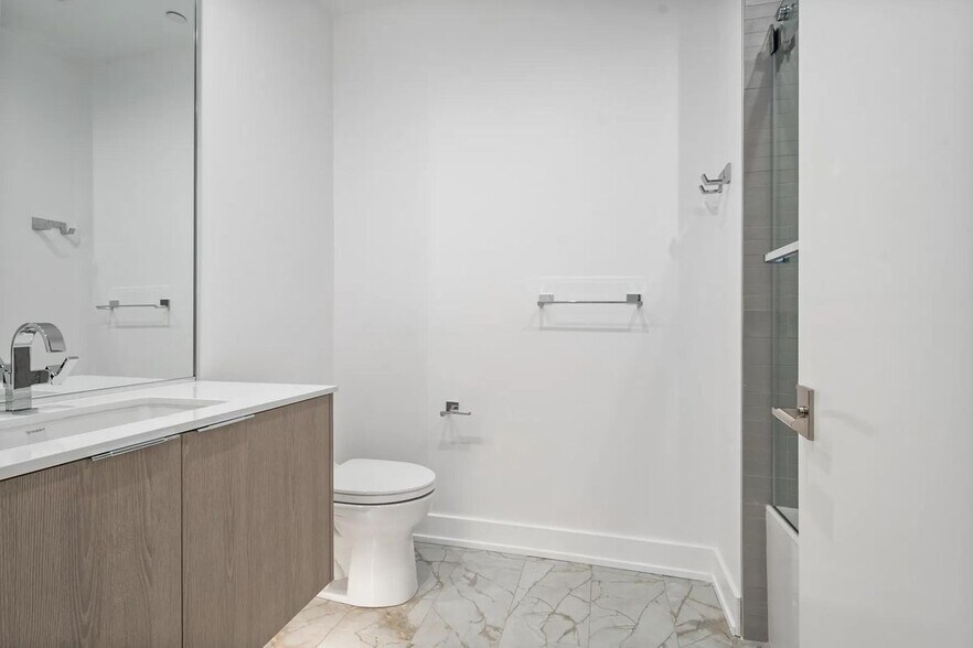 Building Photo - 728 Waukegan Rd