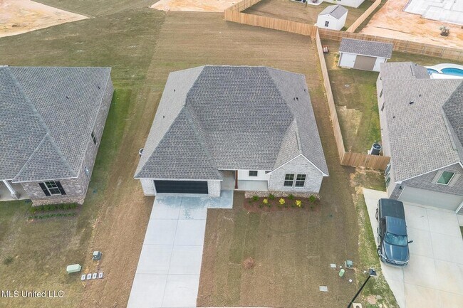 Building Photo - 15235 High Point Dr