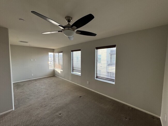 Building Photo - Chandler Luxury Townhome