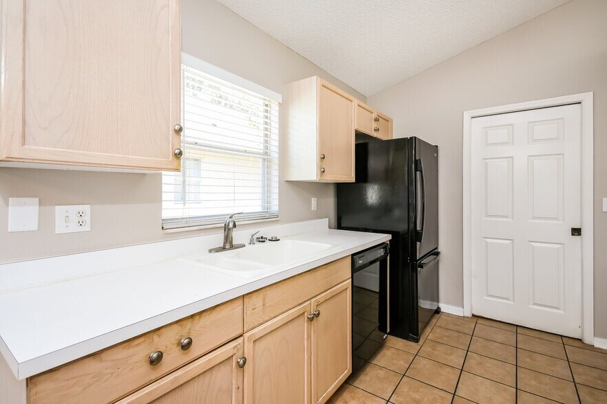 Building Photo - 234 Bay Meadow Dr
