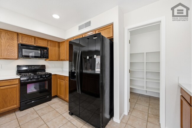 Building Photo - 4Bed + OFFICE + LOFT in Peoria! Ready for Immediate Move-In! -- FULLY REMODELED!