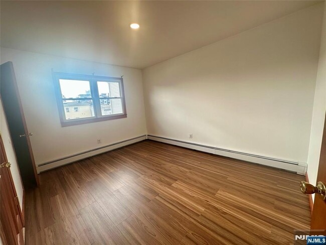 Building Photo - 17 Hamilton St