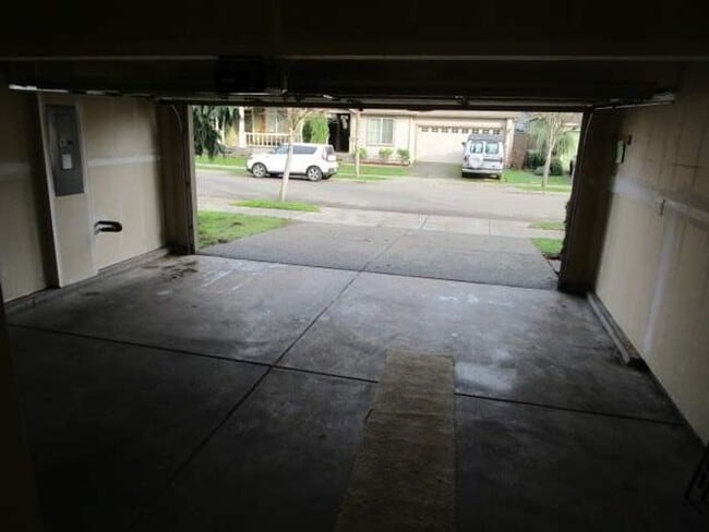 Building Photo - 3 Bedroom, 2.5 Bathroom Home with Office in Fife