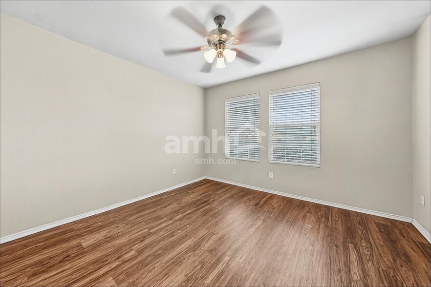 Building Photo - 301 Azalea Dr