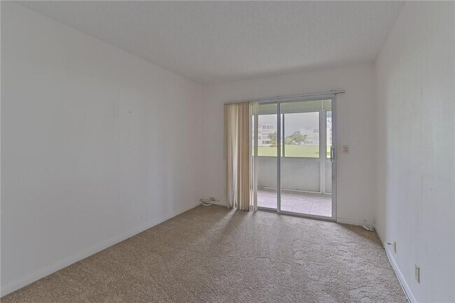 Building Photo - 167 Grantham E