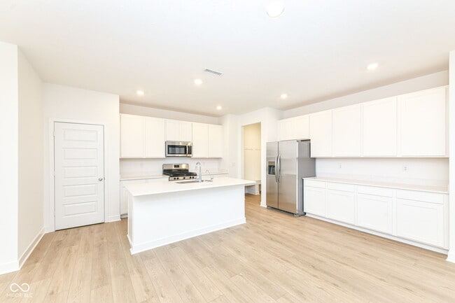 Building Photo - 16913 Sherwin Ct