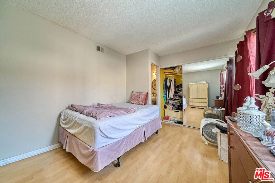 Building Photo - 219 N Isabel St