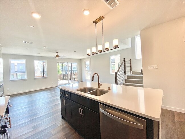 Building Photo - 837 Emerling Dr