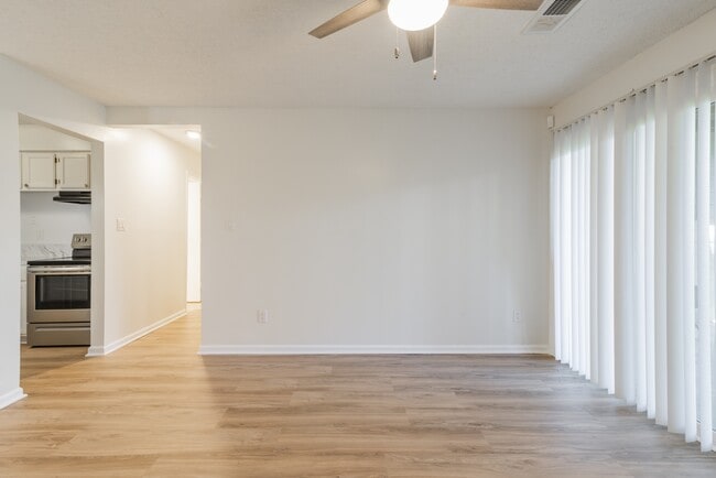 Building Photo - 2539 Stockbridge Dr