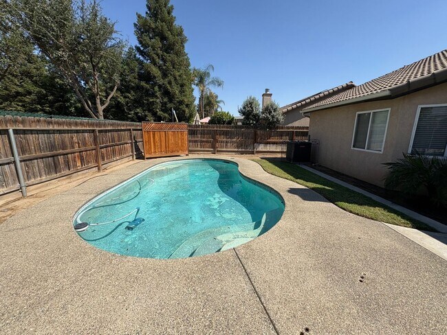 Building Photo - Beautiful home with pool Available Now!