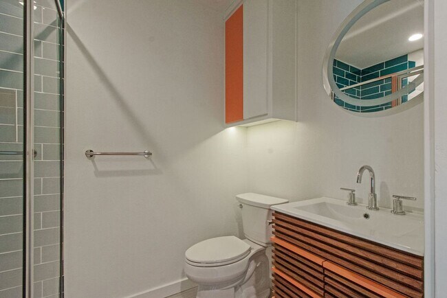 Building Photo - Pet-Friendly 1-Bedroom Apartment in Downtown Rogers –  Move-In Special!