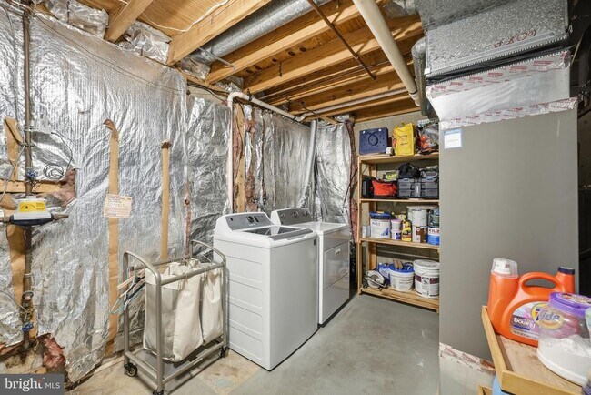 Building Photo - 9280 Pirates Cove