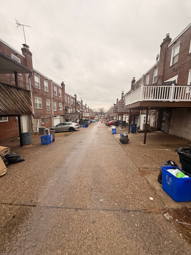 Building Photo - Spacious 3BR Home in Overbrook Park – Front Yard, Modern Kitchen, Washer and Dryer & Basement