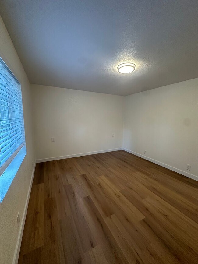 Building Photo - Completely Remodeled Home on 1 Acre in DRW