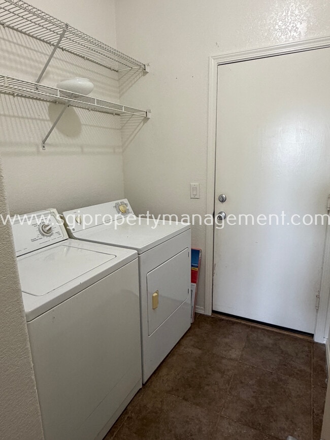Building Photo - 1541 W St Kateri Dr