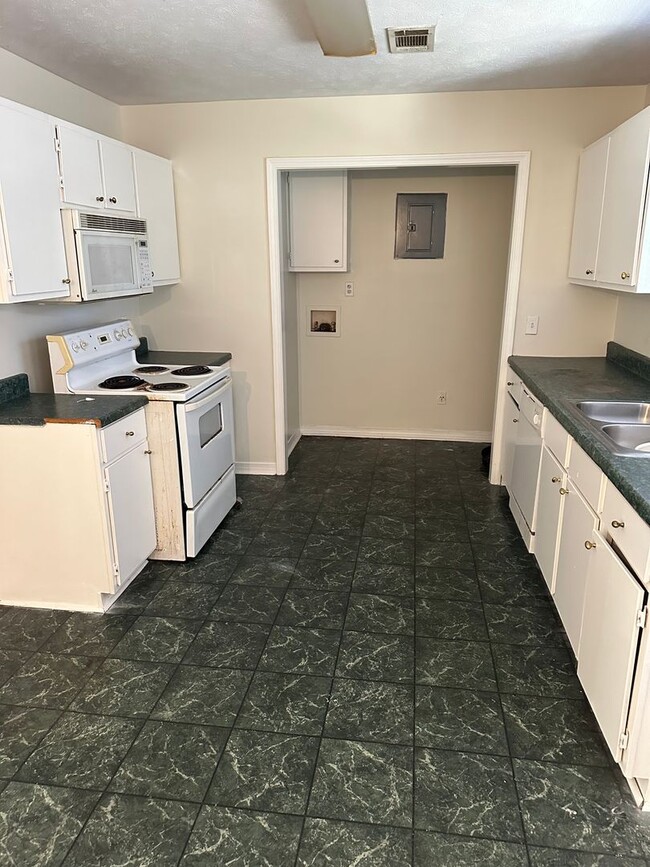 Building Photo - 114 Kadens Kove