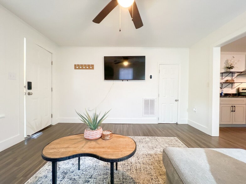 Building Photo - 214 McGarity St