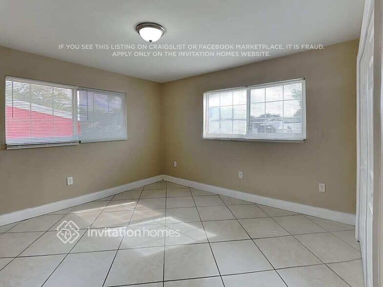 Building Photo - 7041 SW 27th St