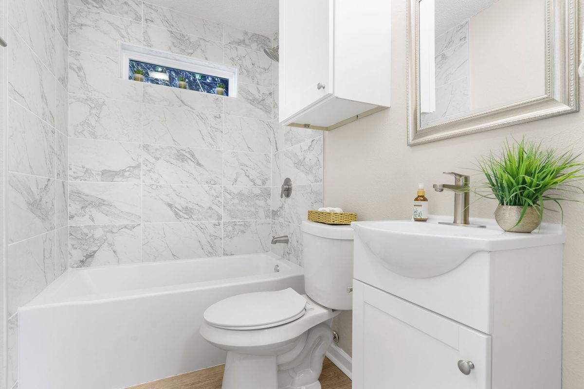 Building Photo - 714 Pleasant Valley Rd