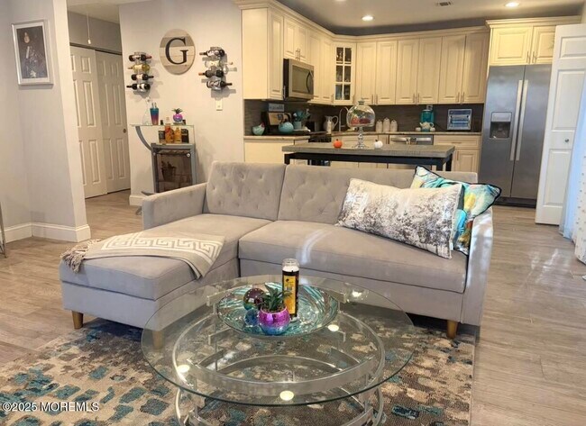 Building Photo - 31 Kingsley Way