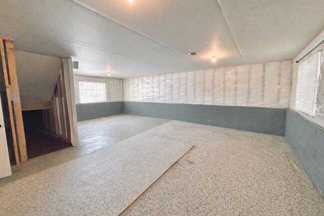 Building Photo - Beautiful 3bed 2bath Including a Master Suite