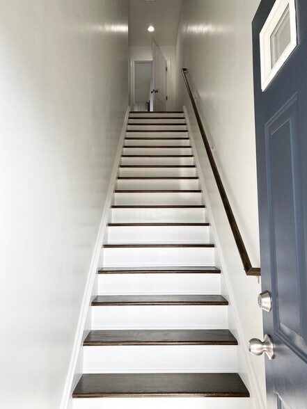 Building Photo - 61 Chestnut St