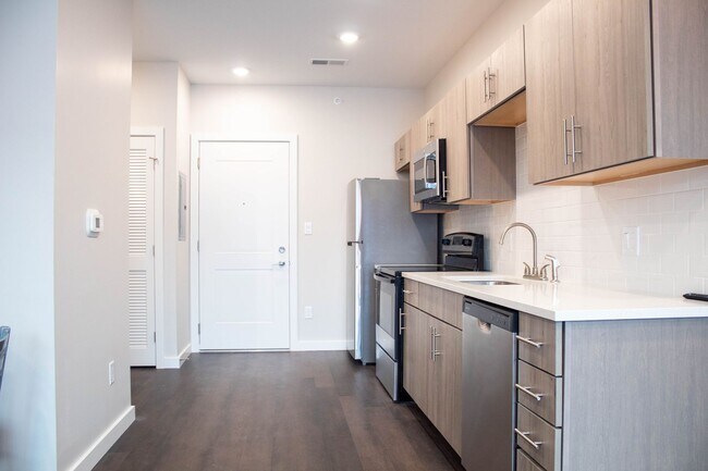 Interior Photo - 510 E White St