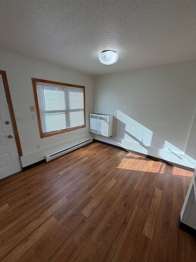 Building Photo - 317-319 N 3rd Ave W