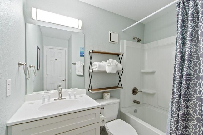 Building Photo - 400 Plantation Rd