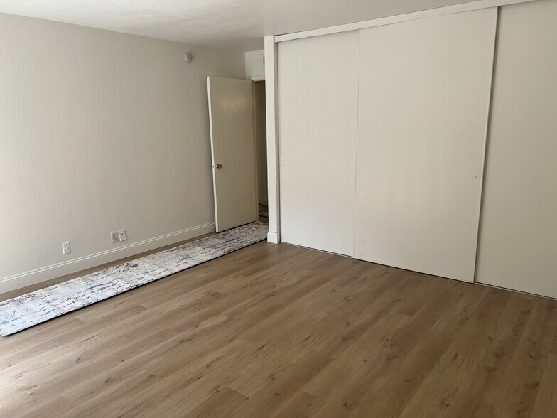 Building Photo - 320 N Civic Dr