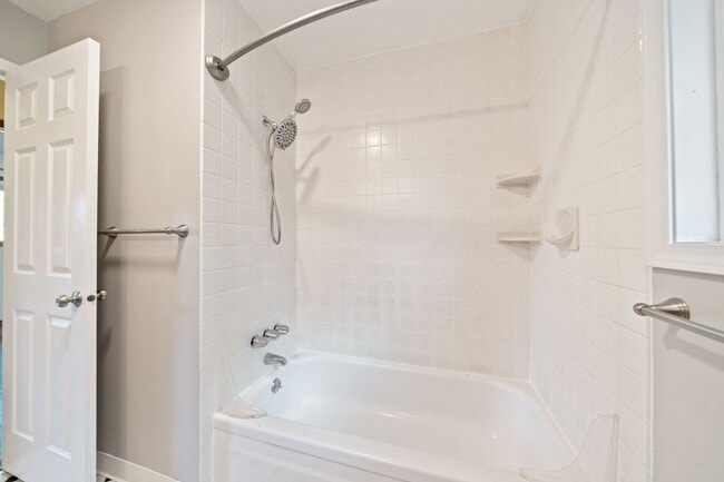 Building Photo - 9394 SE Mason Cir