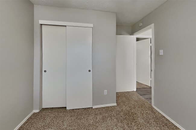 Building Photo - 11831 Oakner Dr