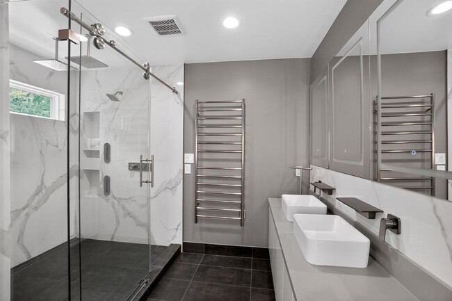 Building Photo - 513 Meadowbrook Dr