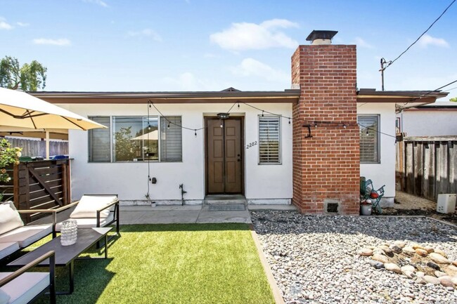 Front entrance - 2282 Pentuckett Ave