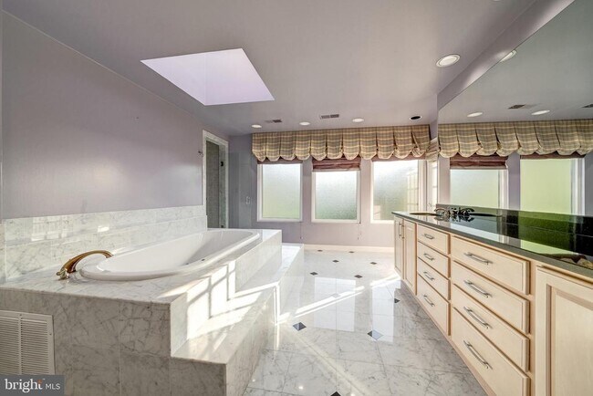 Building Photo - 6209 Stoneham Ln