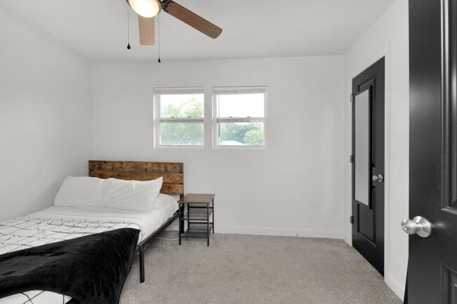 Building Photo - Charming 3-Bed home with 2.5 Baths in Fort...