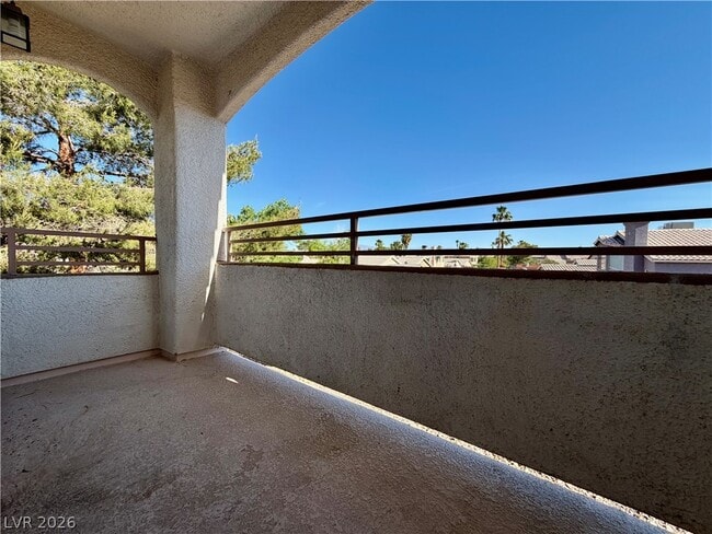 Building Photo - 5650 E Sahara Ave