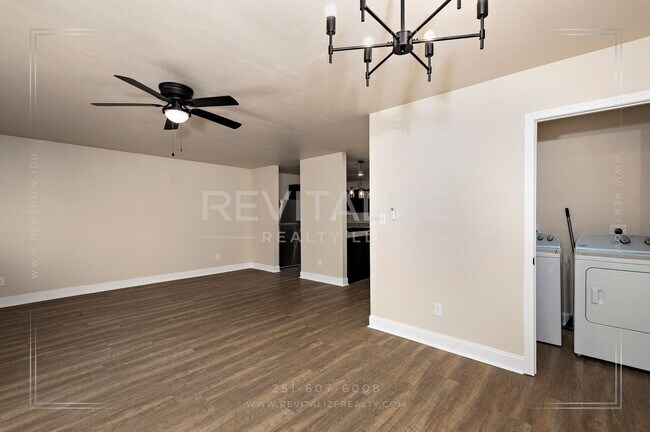 Building Photo - 1704 McGill Ave