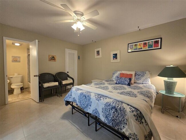 Building Photo - 1161 Hillsboro Mile