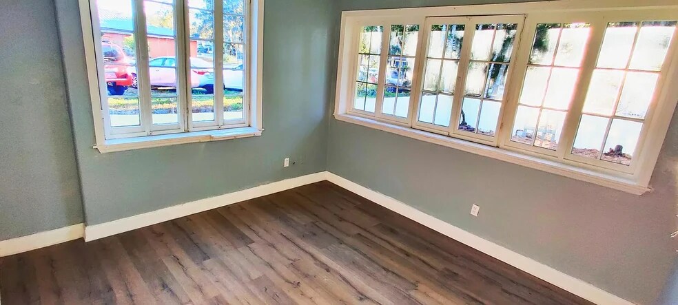 Building Photo - 404 N Ridgewood Ave