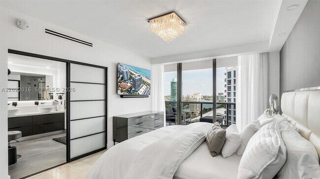 Building Photo - 5875 Collins Ave